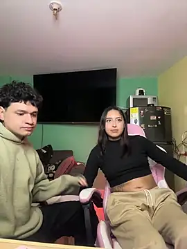 hotlatinocouple__ webcam