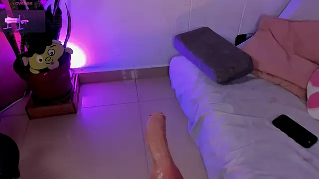 LilyRobertts webcam