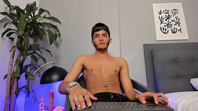 Tylerffoxx webcam