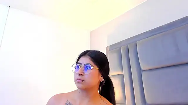 ScarletJons webcam