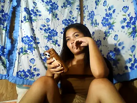PinaySkinnyJust18 webcam