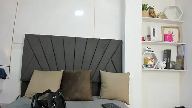 LesliePetit webcam