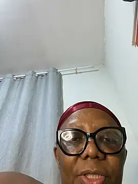 BoobsQueeen webcam