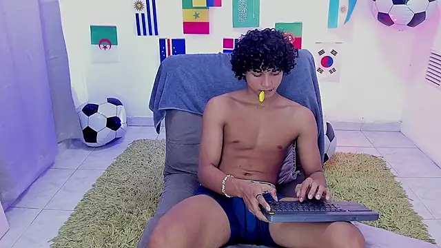 hades_derox_ webcam