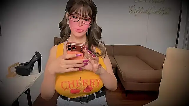 GiftedGirl4u webcam