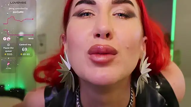 Lady_RedAlexa_RA webcam