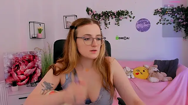 liana_kisses webcam