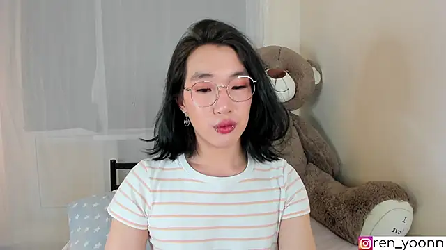 Ren_yoon live cam on StripChat