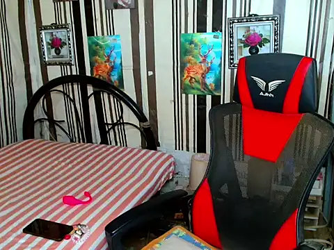 UnCut_Cock_Ts webcam