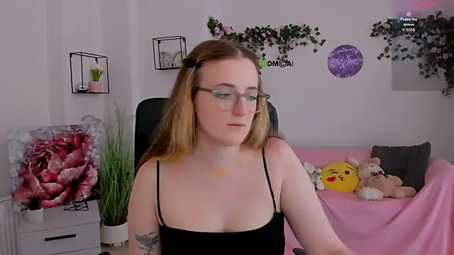 liana_kisses webcam