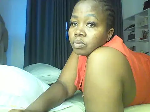 BIGMAMA011 webcam