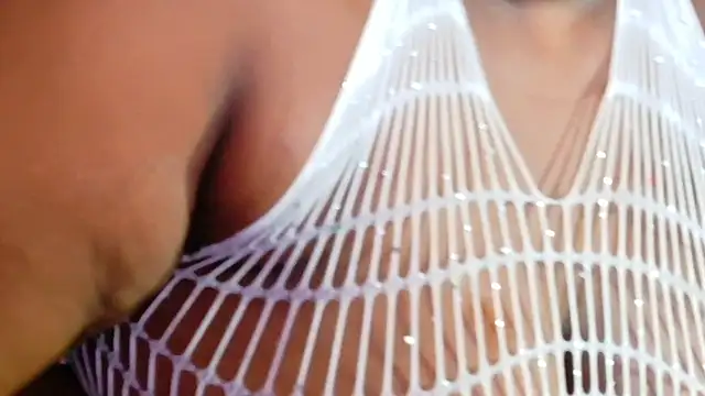ebony_NeighborMoans webcam