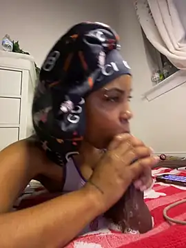 TheRealOshunQueen webcam