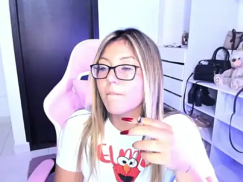 cristina697 webcam
