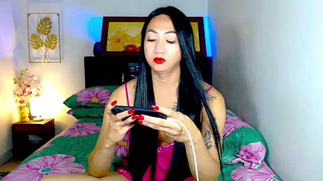 LovelyQueen69 webcam
