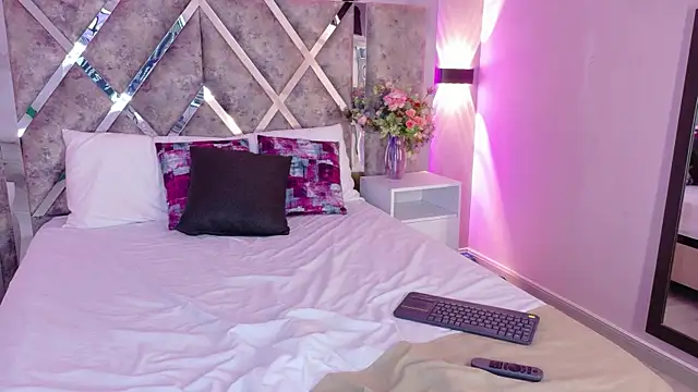 LolaGray__ webcam