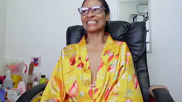 Aries_Mature webcam