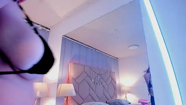 Mila_Monnet webcam
