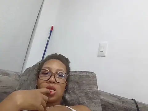 megan-hotxx live cam on StripChat