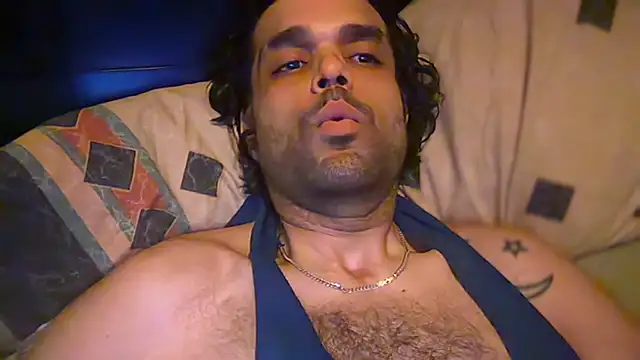 icebergslim281 live cam on StripChat