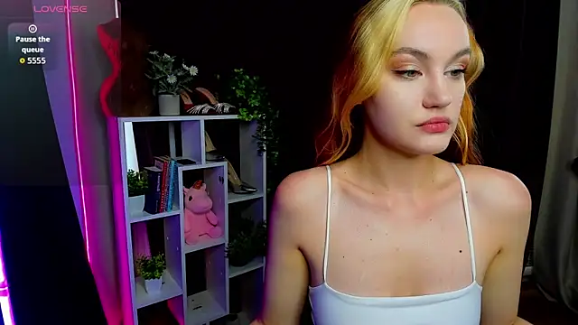 Ida_FaneStain live cam on StripChat