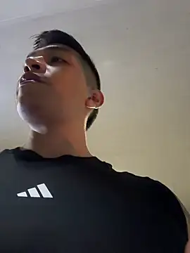 OliverWest04 live cam on StripChat