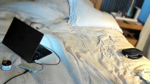 bubblebuttblondeboy webcam