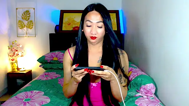 LovelyQueen69 webcam