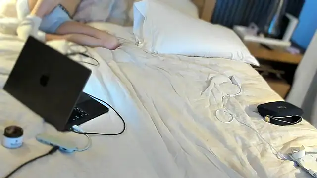 bubblebuttblondeboy webcam