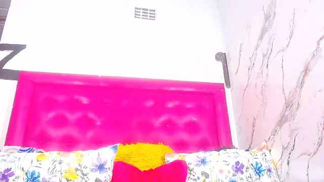 LoloQueen5 webcam