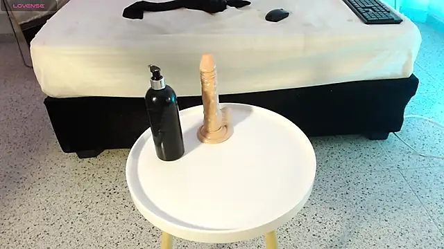 MilaMonroeX webcam