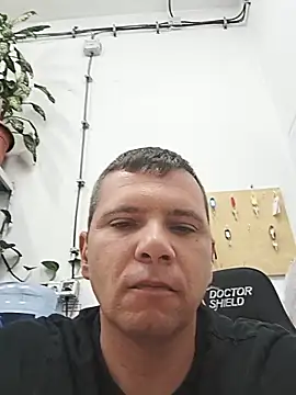 Lucy_1_roso webcam