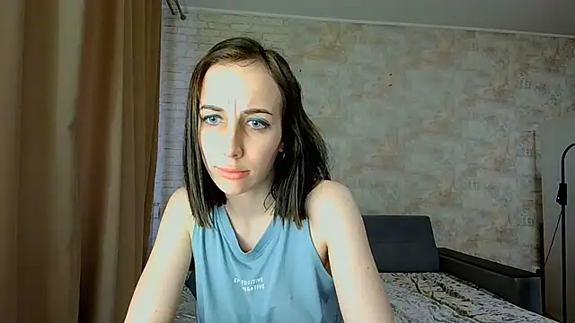 Anika_bloom webcam