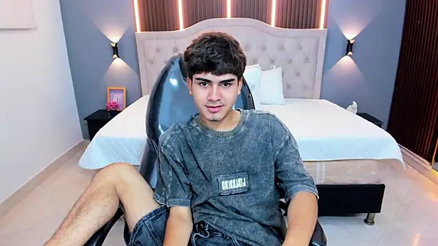Tommy18__ webcam