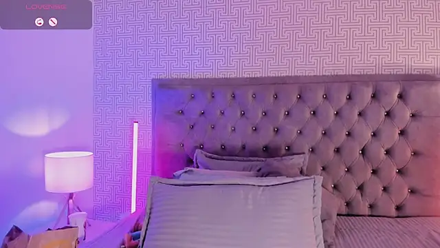 Evaa_Lunna_ webcam