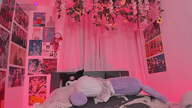 MissCurvyTop webcam
