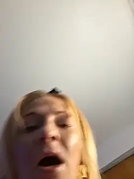 Goldenndoll webcam