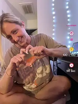 FoxyMillie webcam