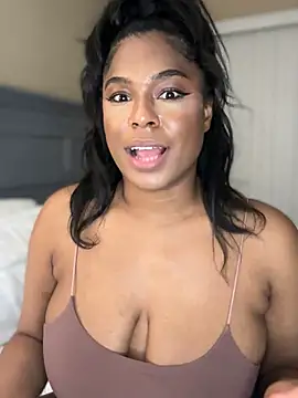 CandyLuxxxx webcam