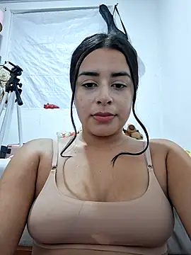 Maite_4 live cam on StripChat