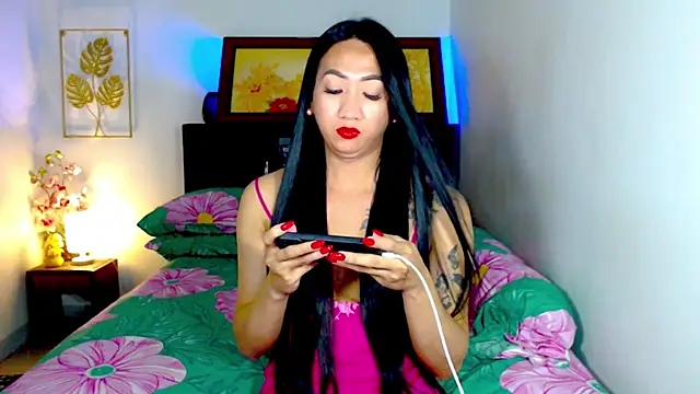 LovelyQueen69 webcam