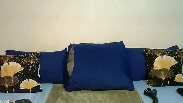DiamondLuv29 live cam on StripChat