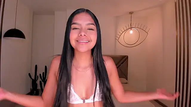 SaphiraJames live cam on StripChat
