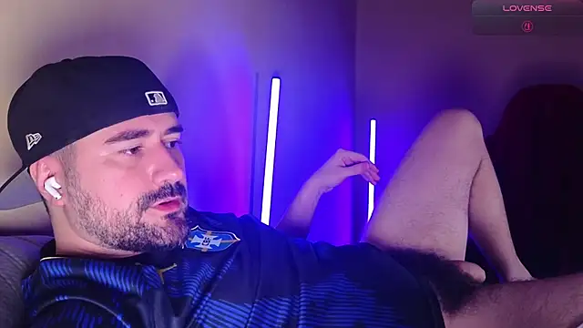 DominantTheo webcam