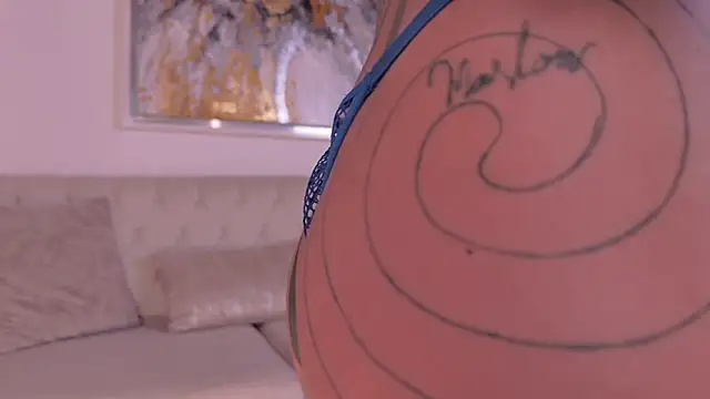 KayraLanne webcam