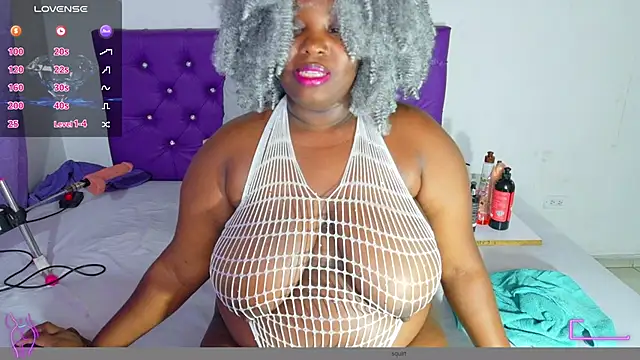 ebony_NeighborMoans webcam