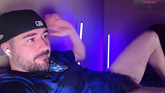 DominantTheo webcam
