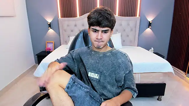 Tommy18__ webcam