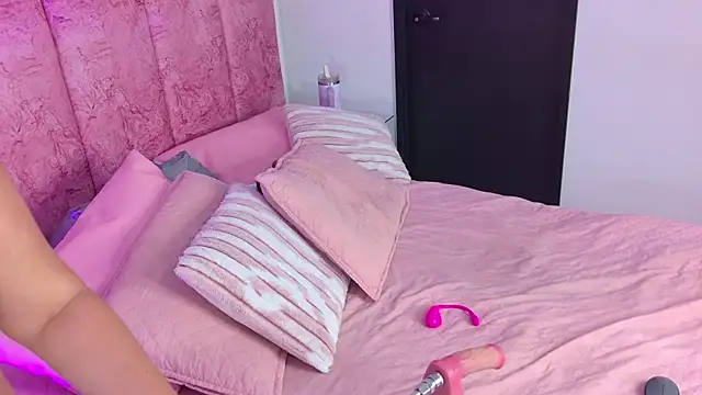 emmacurvy webcam