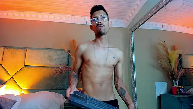 NoaahTylor webcam
